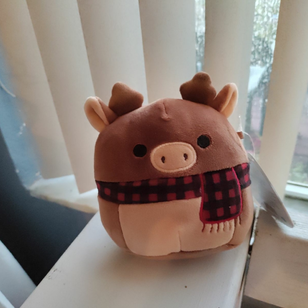 Squishmallow Ruby